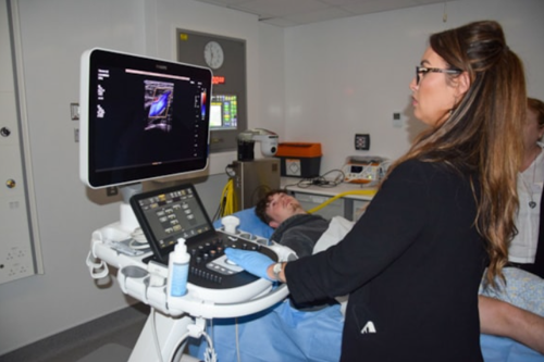 Person performing an Ultrasound